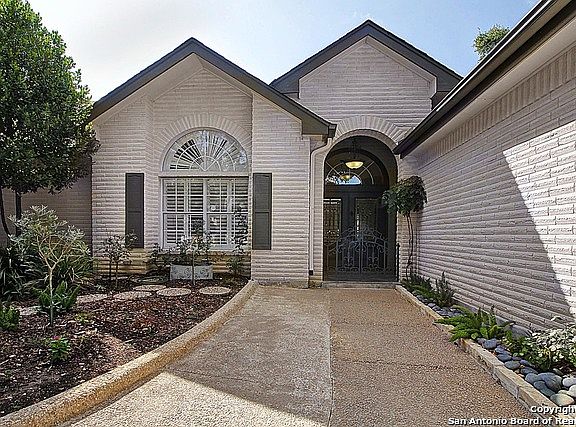 4th image of 3238 Mid Hollow Dr