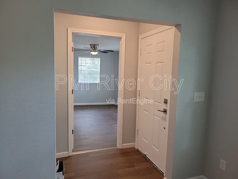 1356 River Hills Cir E — Photo 6