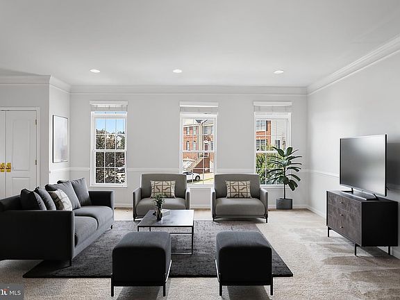 5th image of 22585 Welborne Manor Sq
