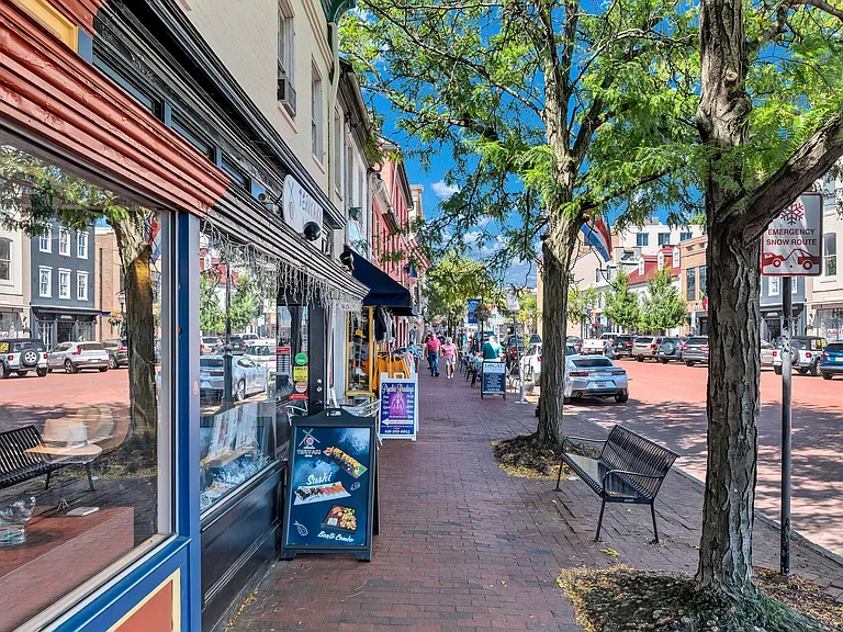 Locally owned and operated shopping in downtown Annapolis