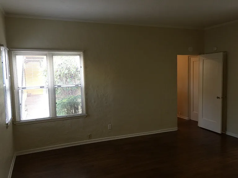 774 Redondo Ave #10 — Photo 4
