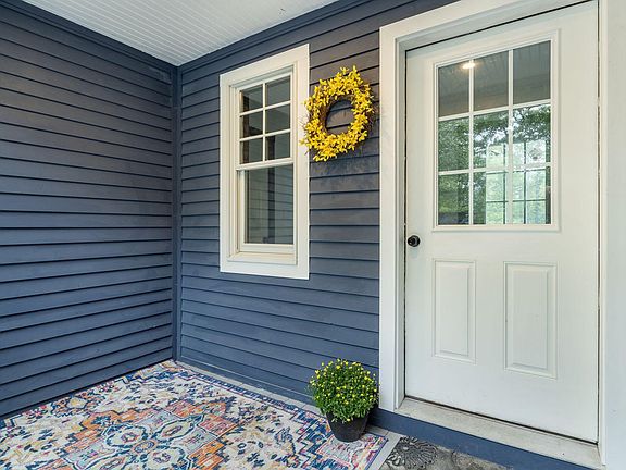 3rd image of 4 Tanglewood Drive
