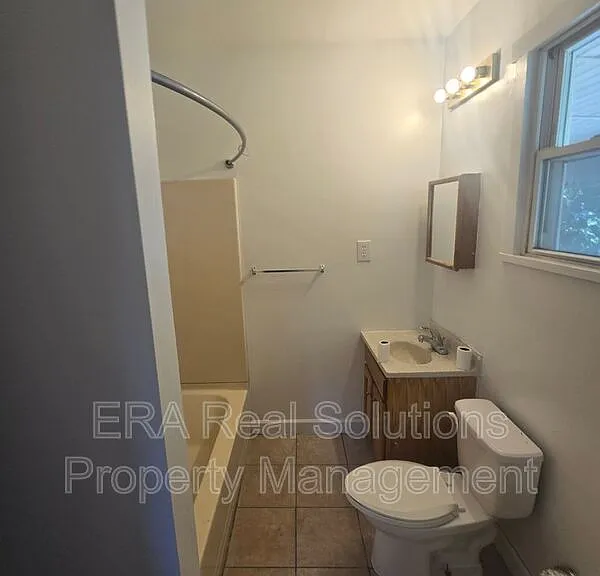 150 S Cypress Ave — Photo 18
