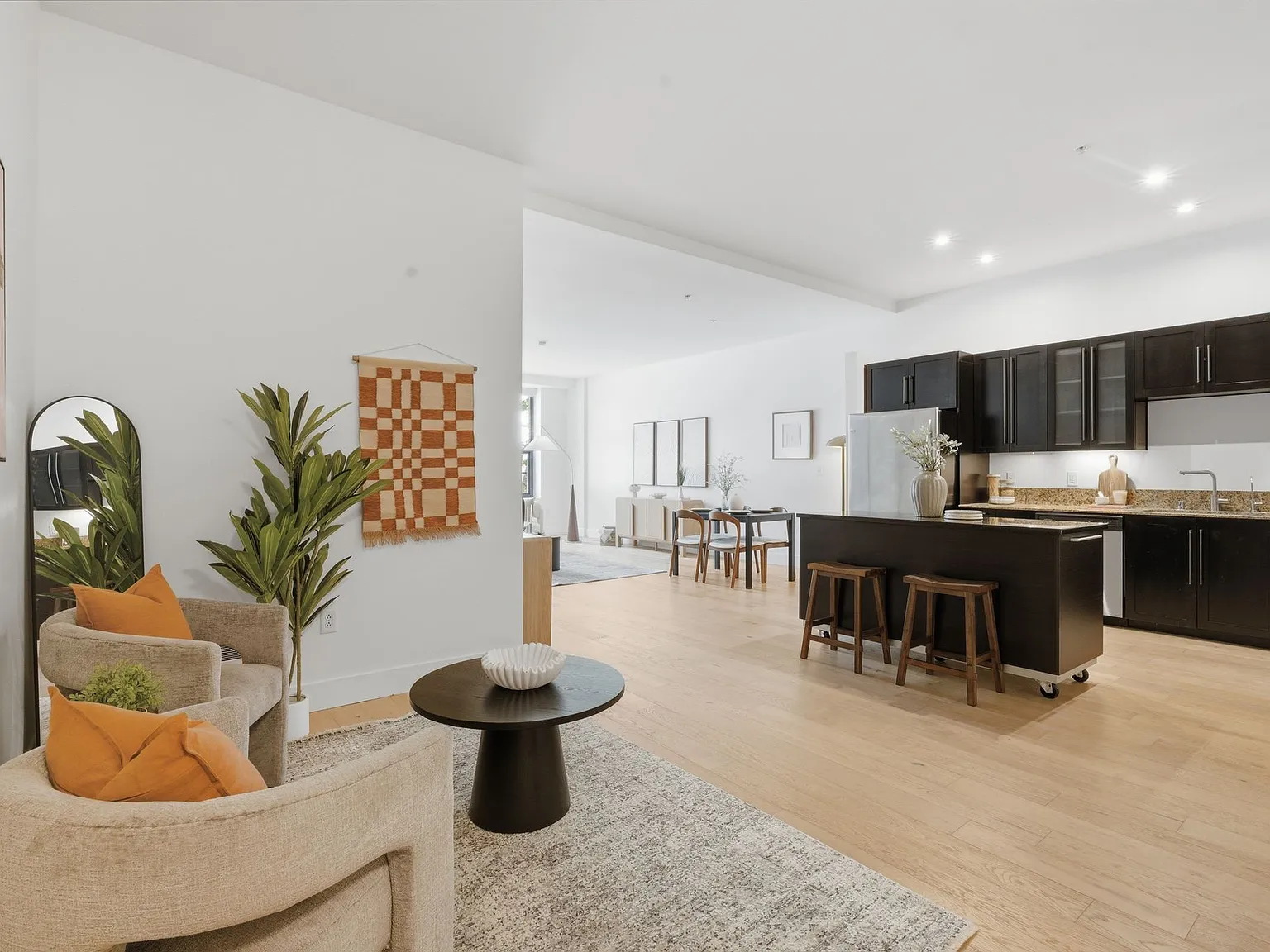 1 bed, 1051 sqft, $3,150 — Photo 4