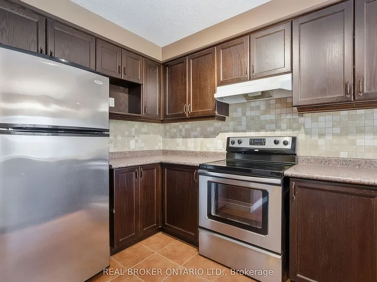 1047 Marquette Dr — Photo 13