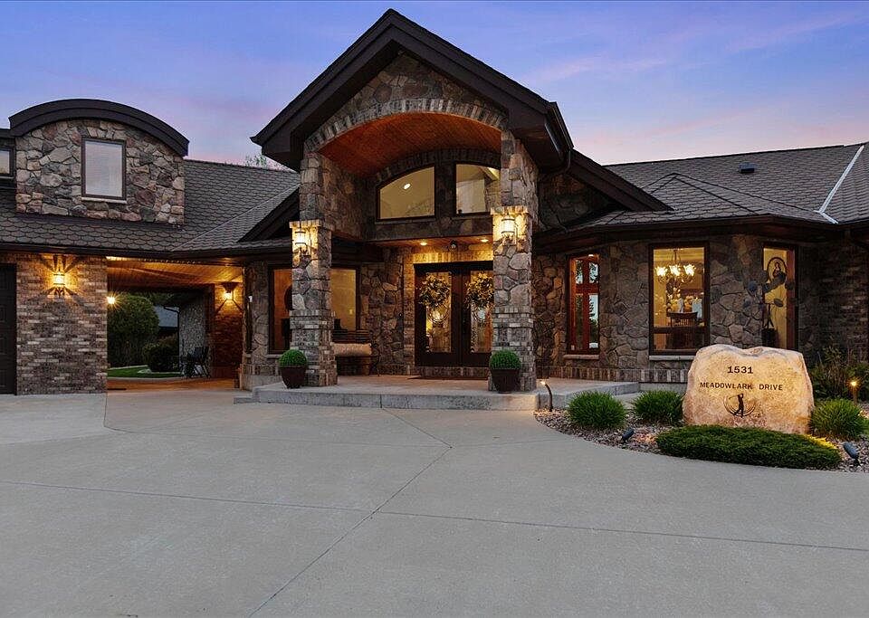 1531 Meadowlark Dr, Great Falls, MT 59404 | Zillow