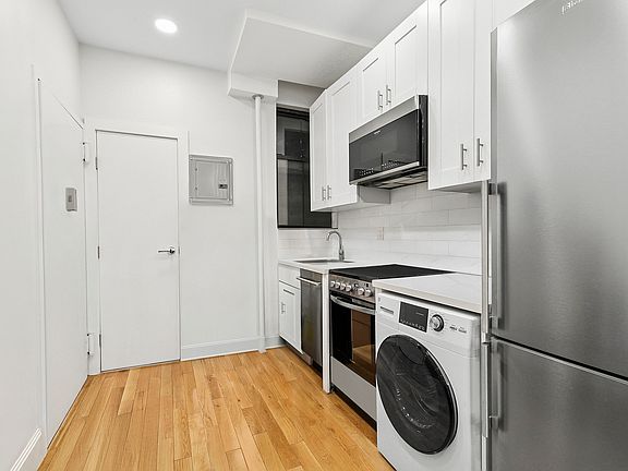 3rd image of 75 Pineapple St APT 1A