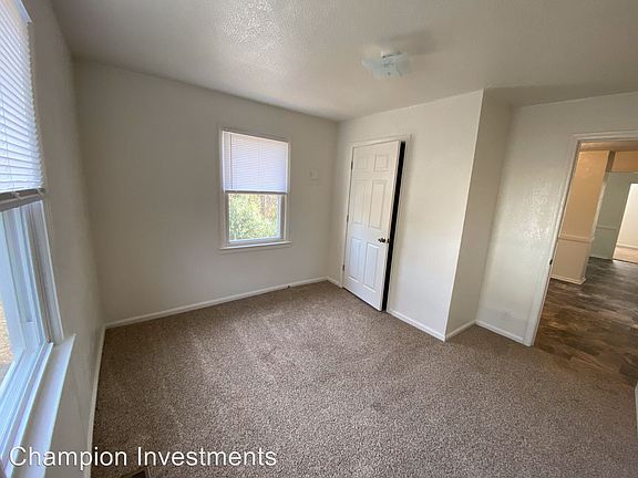 4th image of 1112 Railroad Ave