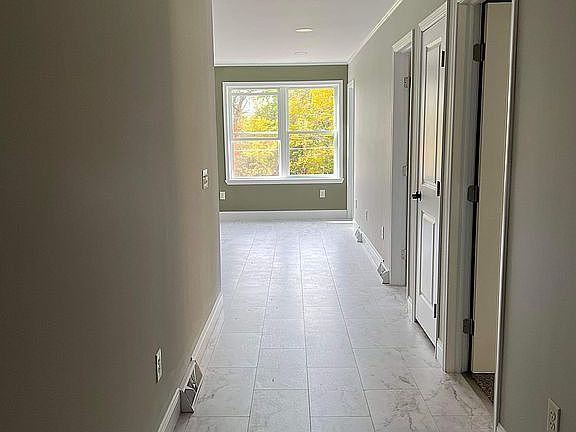 4th image of 127 Willow Pl