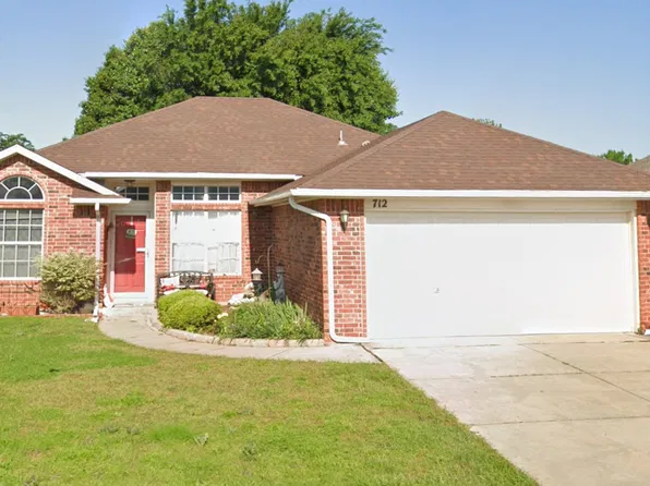 712 McConnell Dr, Yukon, OK 73099