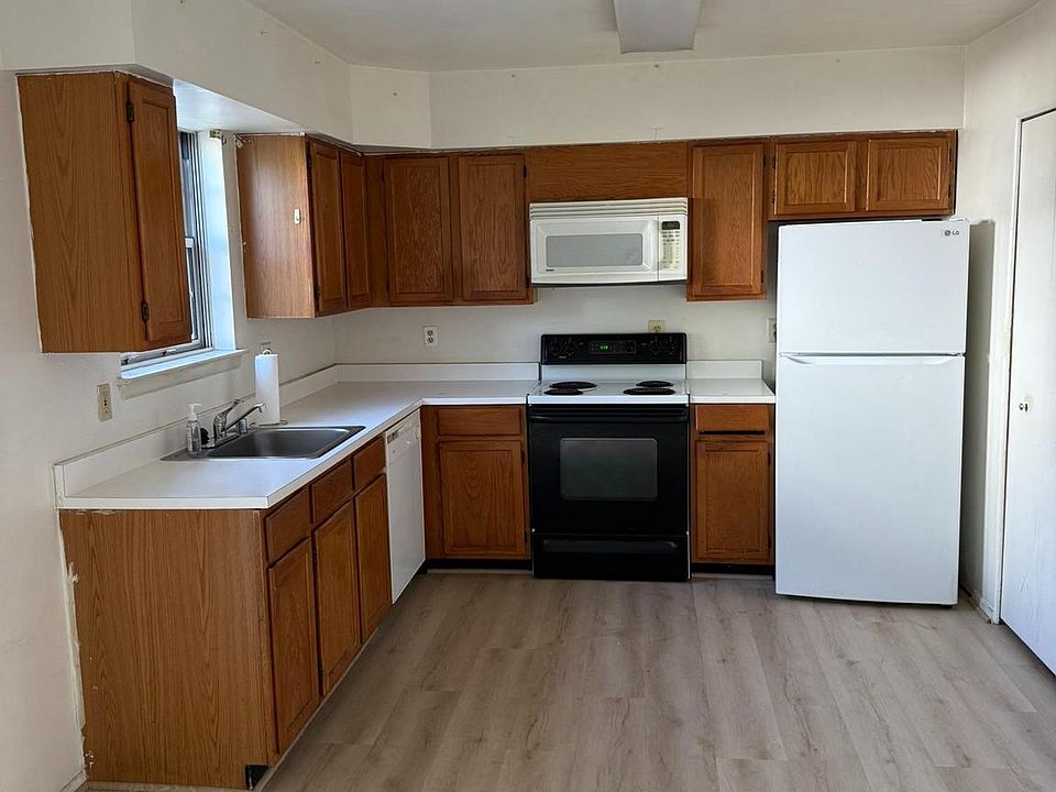 2nd image of 5842 Hollyhock Pl