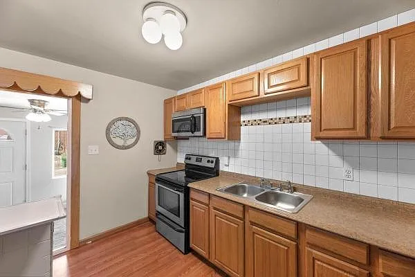 670 Queensgate Rd — Photo 14
