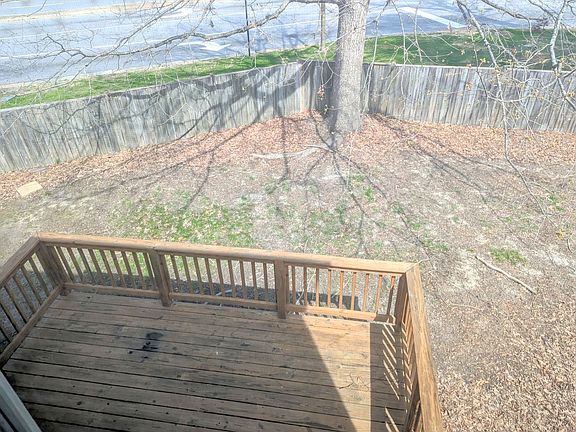 5th image of 849 Lancaster Ln