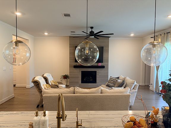 Great Room / Living Room 2