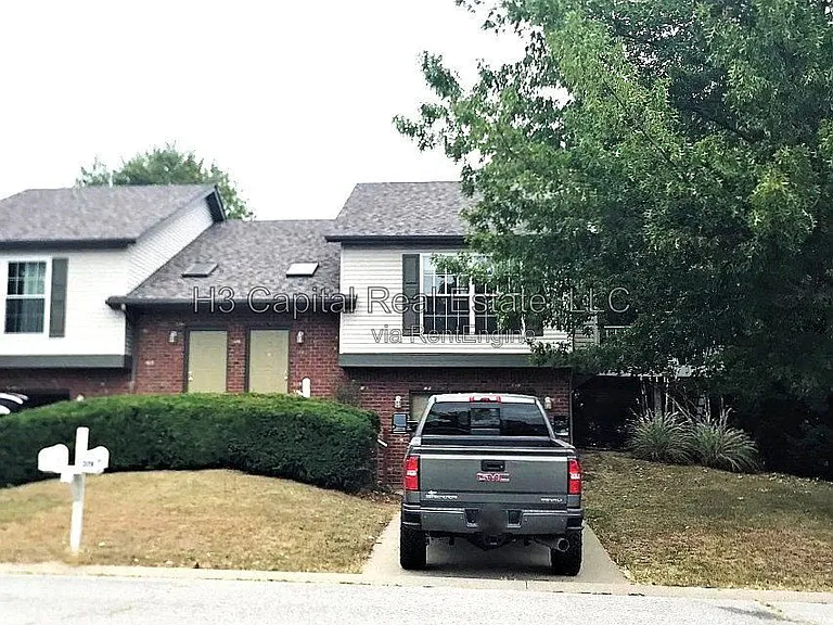 319 Hannah Dr — Photo 1