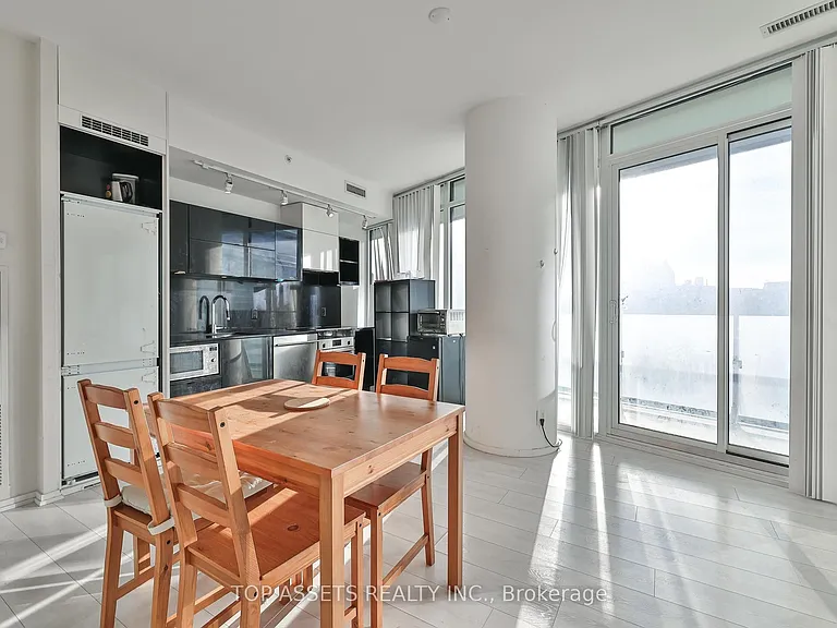 125 Peter St #602 — Photo 9