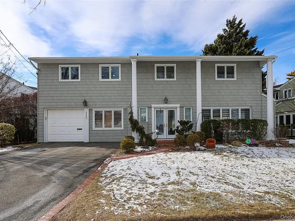 3526 Daniel Crescent, Baldwin Harbor, NY 11510