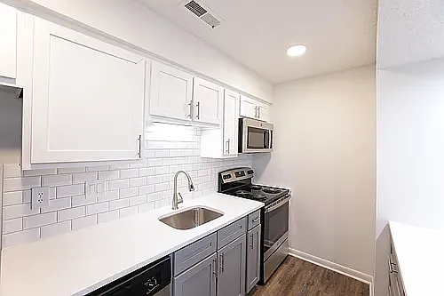 Windsor Apartments — Photo 20