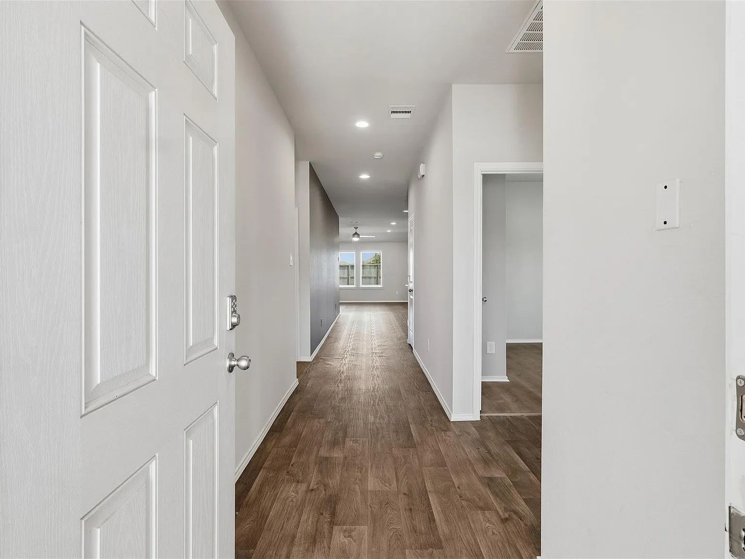 4 bed, 2.0 bath, 1820 sqft, $2,100 — Photo 4