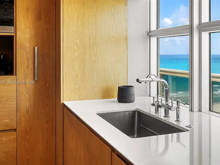 5801 Collins Ave #Penthouse 1600 — Photo 30