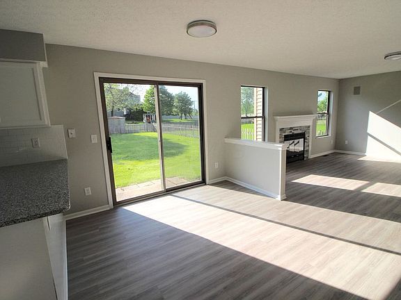 4th image of 1520 Scenic Valley Pl