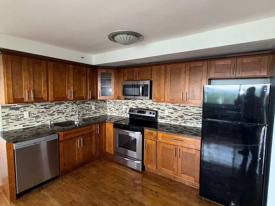 1st image of 60 Parkway Dr E APT 14E