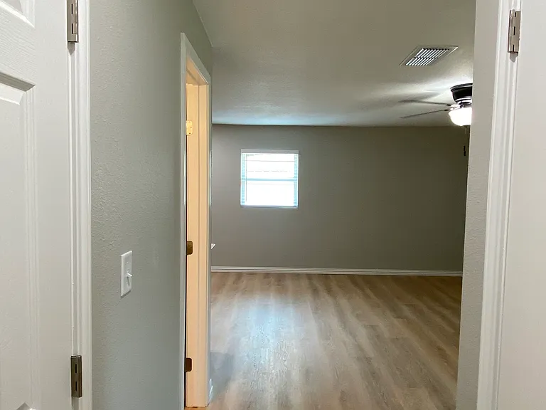815 N Lydia St — Photo 14