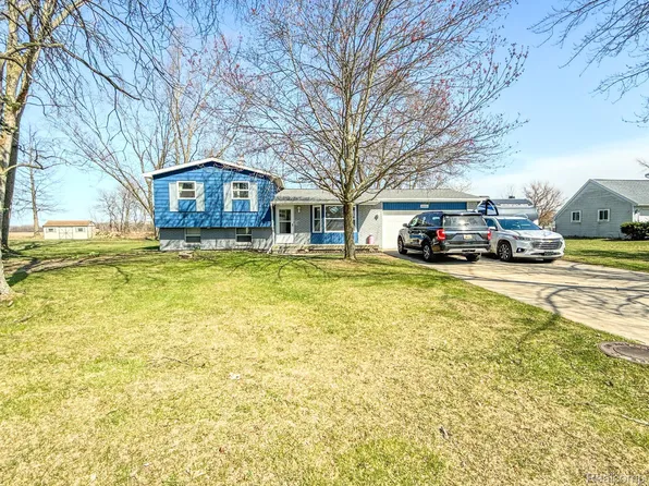 5505 Floria Dr, Swartz Creek, MI 48473