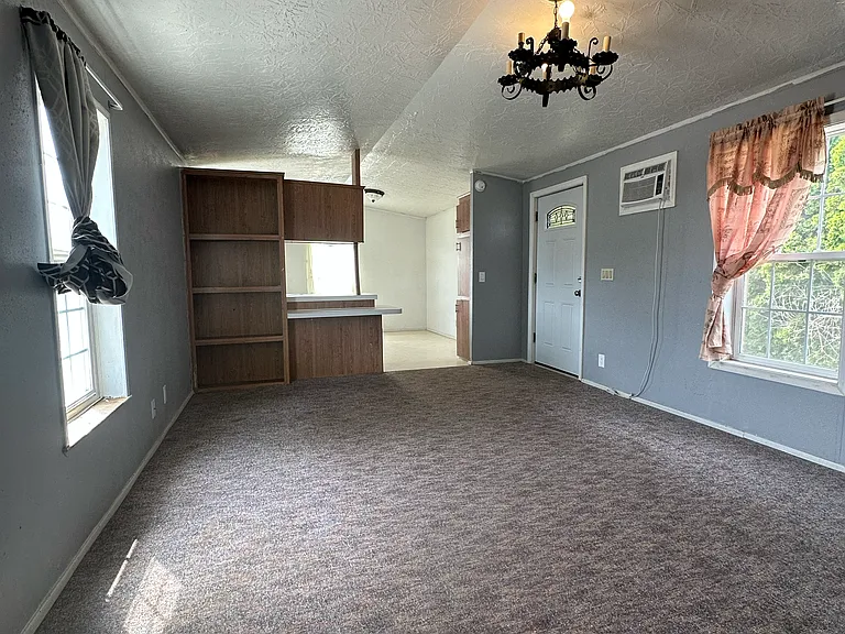 317 Maple St — Photo 7