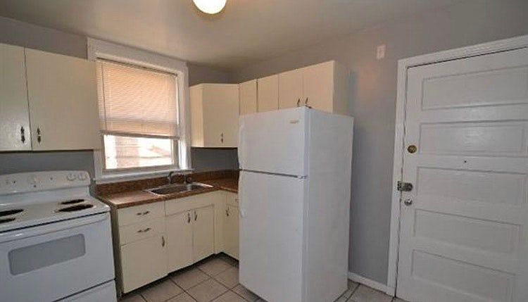 1st image of 2417 W Farragut Ave APT 1B