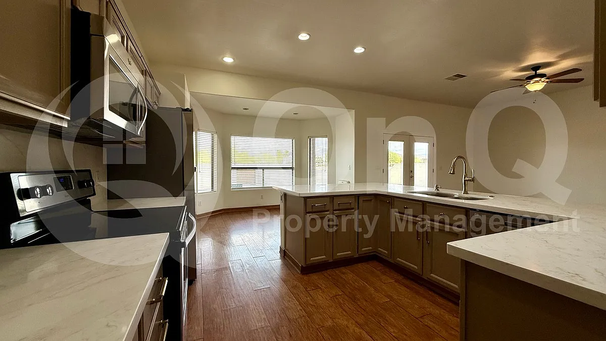 3 bed, 2.0 bath, 1919 sqft, $3,900 — Photo 4