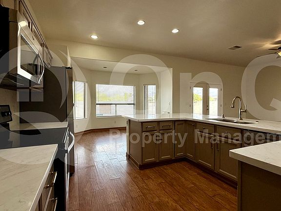 3rd image of 934 E Carlise Rd