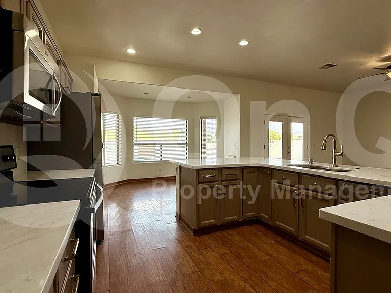 934 E Carlise Rd — Photo 3