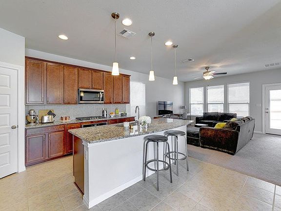 3rd image of 5415 Traviston Dr