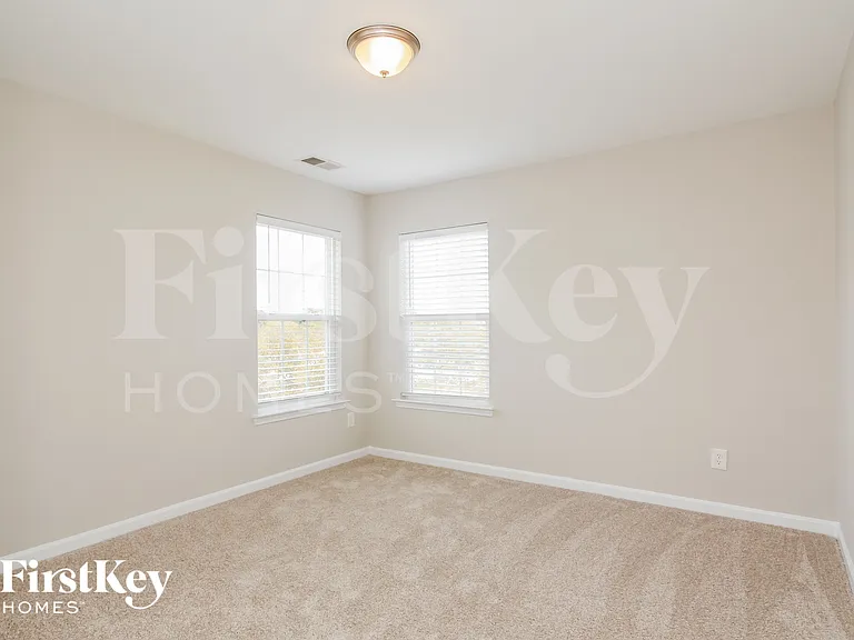 11319 Breezehill Ln — Photo 12