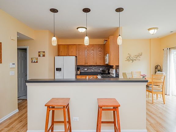 5th image of 3983 Blackstone Dr