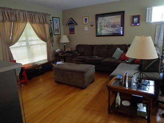 2nd image of 2661 Karenwood Dr