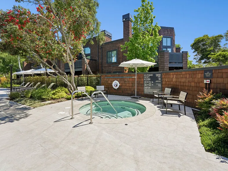 Indian Creek Apartments — Photo 10