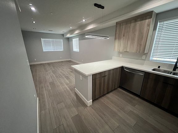 5th image of 14833 Erwin St #6