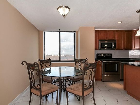 5th image of 735 Harmon Cove Tower #735