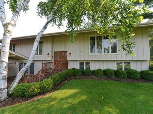 496 Thomas Dr, North Barrington, IL 60010