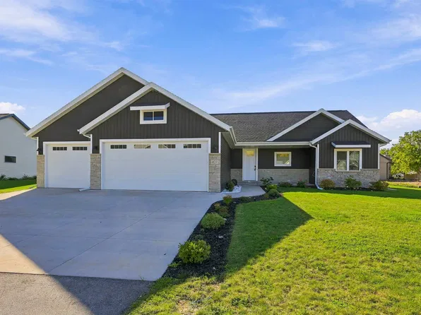 407 Jerelyn Ct, Combined Locks, WI 54113