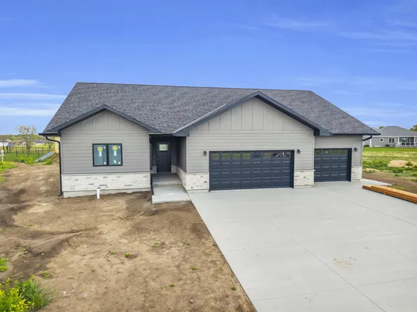 5207 18th Avenue Pl, Kearney, NE 68845