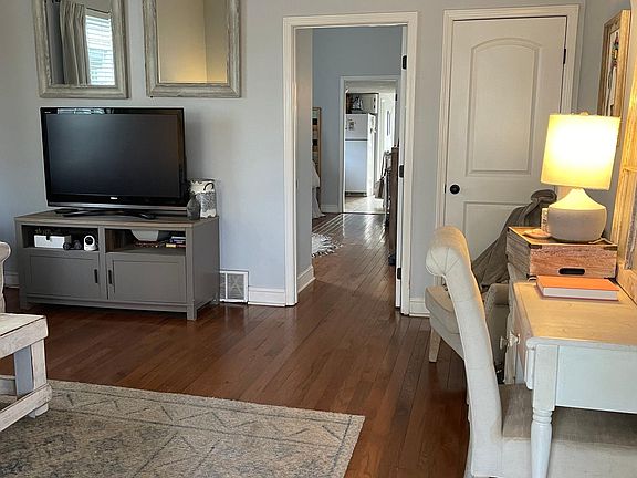 3rd image of 539 S Cox St APT 1
