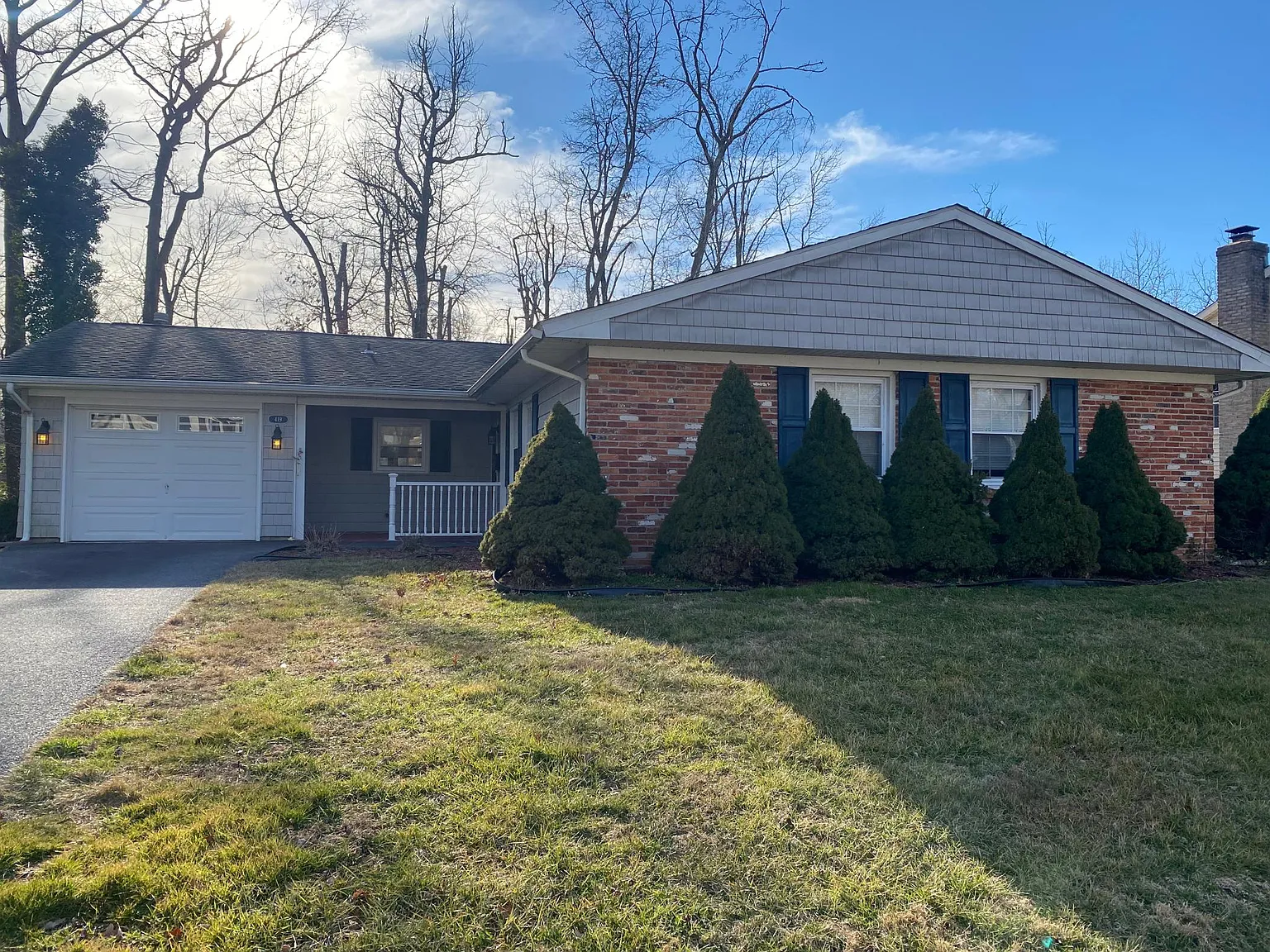 419 Acadia Dr — Photo 1