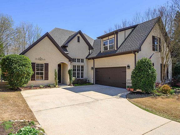 2nd image of 303 Strathaven Rd