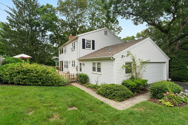 2 Cavasin Dr — Photo 2