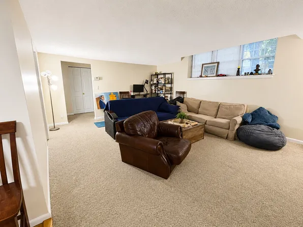 7 Lake Shore Ct APT 2B, Brighton, MA 02135