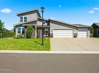 9203 Golden Dr, Yakima, WA 98903