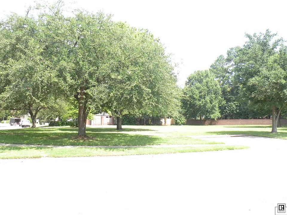 2nd image of 2601 Point Dr